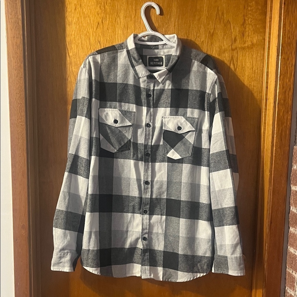Heritage Men’s Gray and White Plaid Casual Button Down Shirt XL
